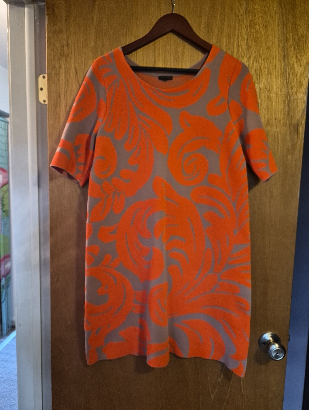 Ladies Beatiful Ann Taylor Knit Dress